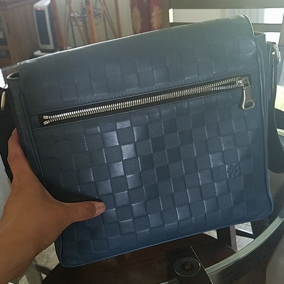 louis vuitton messenger bag - Picture 4 of 8